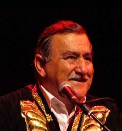 دولتمند خلف دیوانه شو